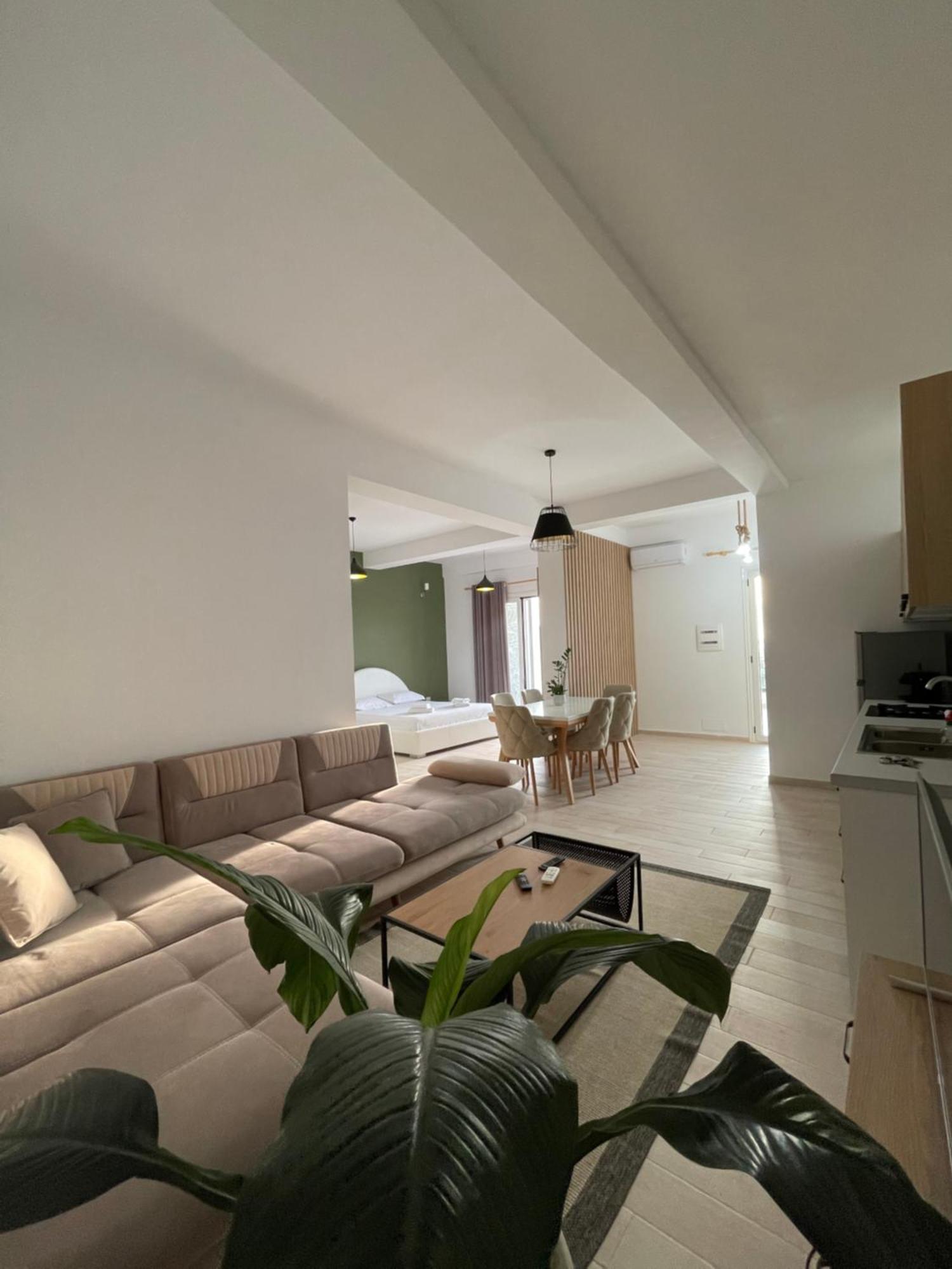 Perla Luxury Apartment - Private Patio & Parking Vlorë Exterior foto