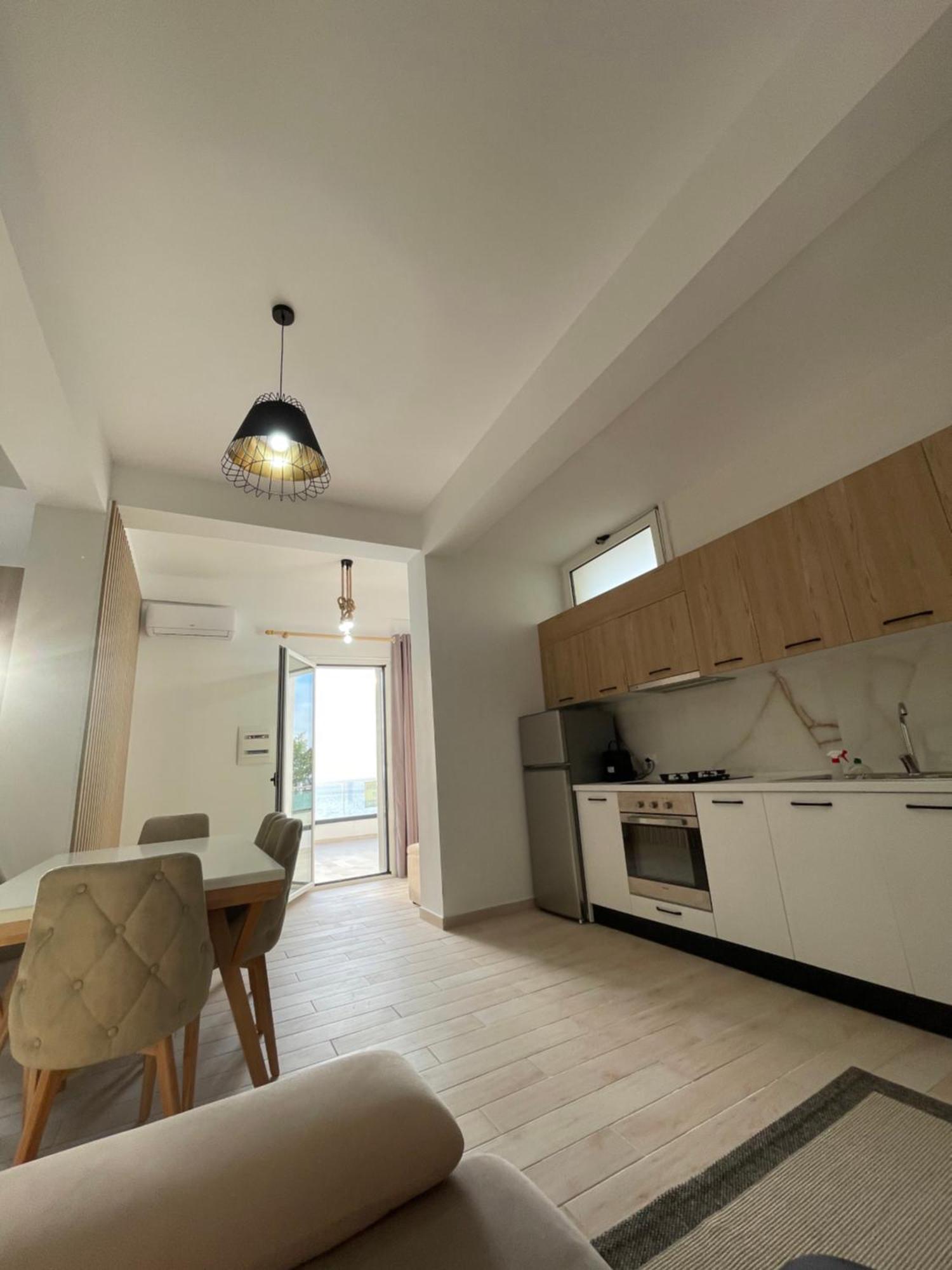 Perla Luxury Apartment - Private Patio & Parking Vlorë Exterior foto